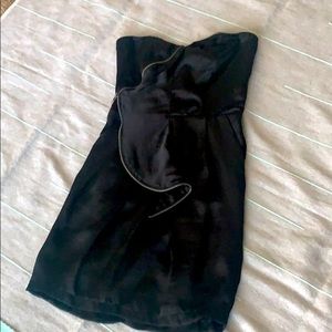 Unique  black strapless dress.